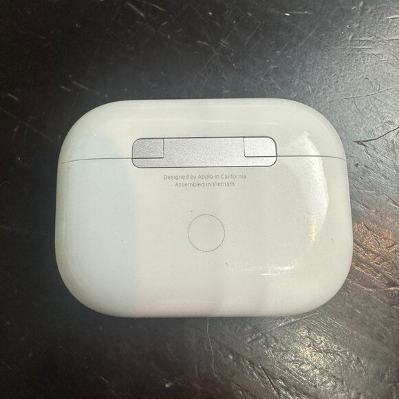 Apple AirPods Pro 2 (USB-C) – Excellent Condition - Picture 4 of 4